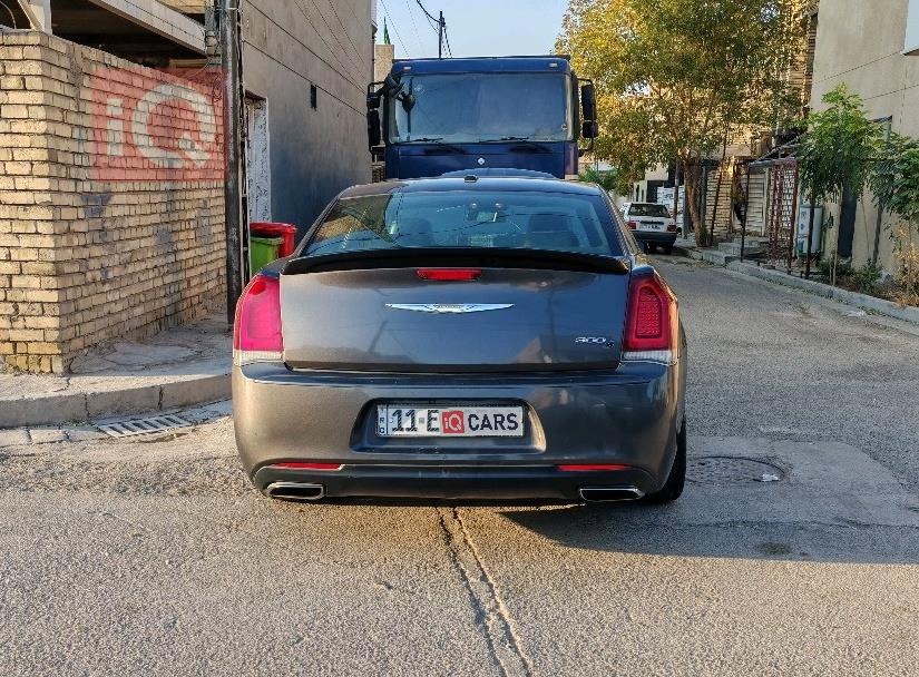 كرايسلر 300